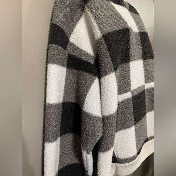 American Eagle Checkered Sherpa Hoodie - Picture 4 of 8